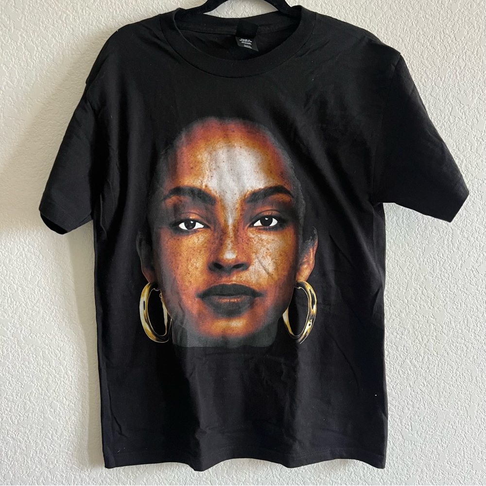 Vtg Style SADE Adu Big Face Logo Tee Size M